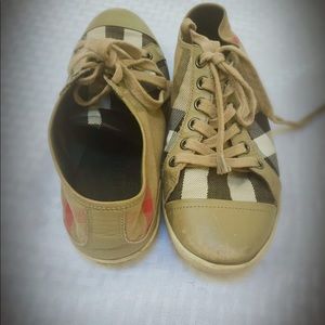 BURBERRY Check Sneakers Authentic Size 37